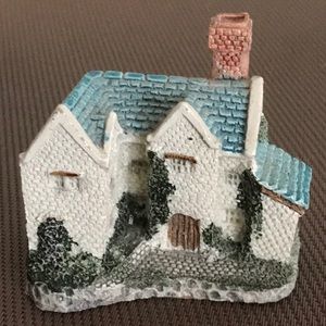 HAMPSHIRE MANOR, 1987 MUSEUM COLLECTION INC. BH05